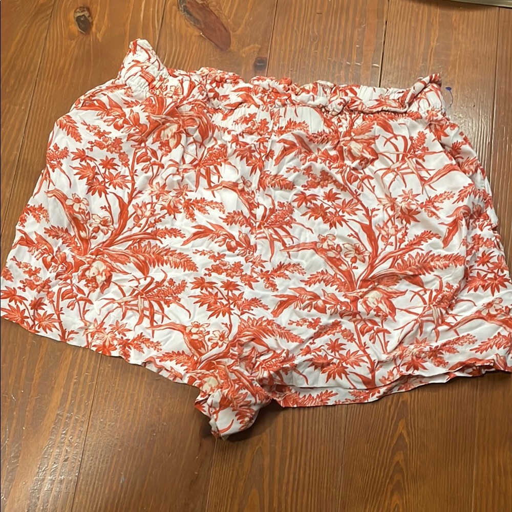 High Waist Red and White Shorts with Elastic Waistband